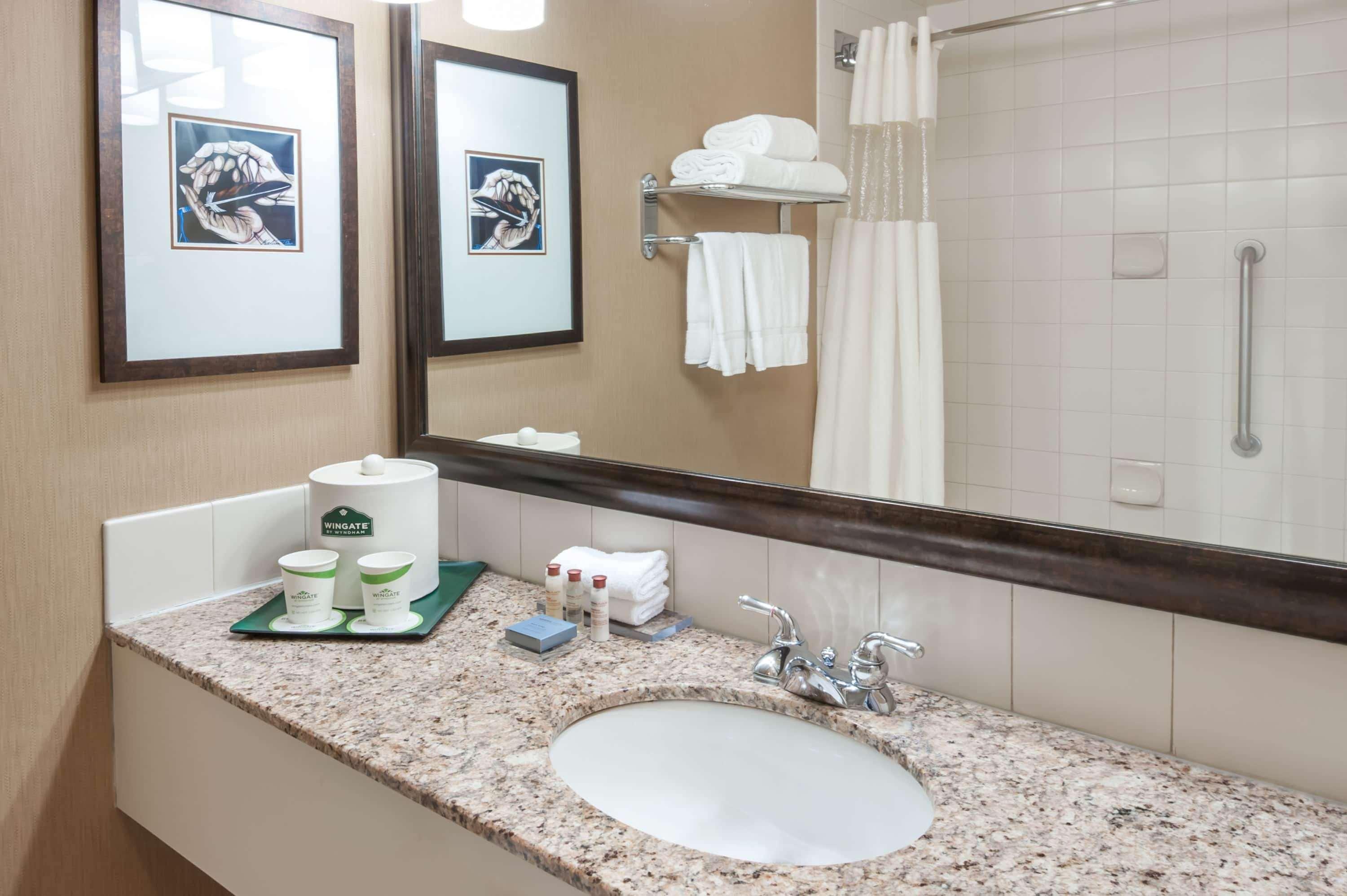 Wingate By Wyndham - Edmonton West Hotel Kültér fotó