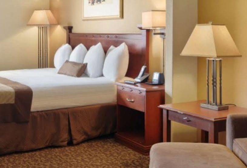 Wingate By Wyndham - Edmonton West Hotel Kültér fotó